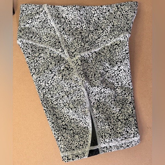 Rare Lululemon Train Times Short Ditsy Daisy NWT Size 4 - Picture 11 of 11